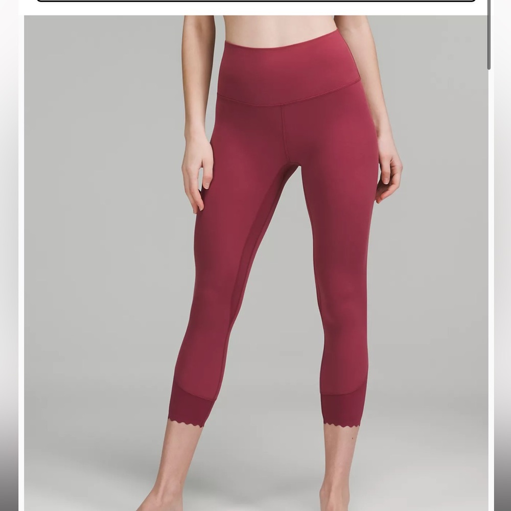 WHITE STRIPPED LULULEMON ALIGN SCALLOPED LEGGINGS 23’m
